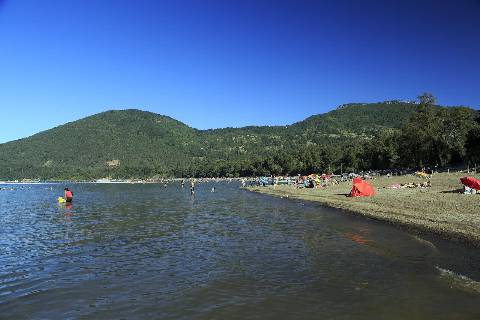 Playa Negra, lago Caburgua