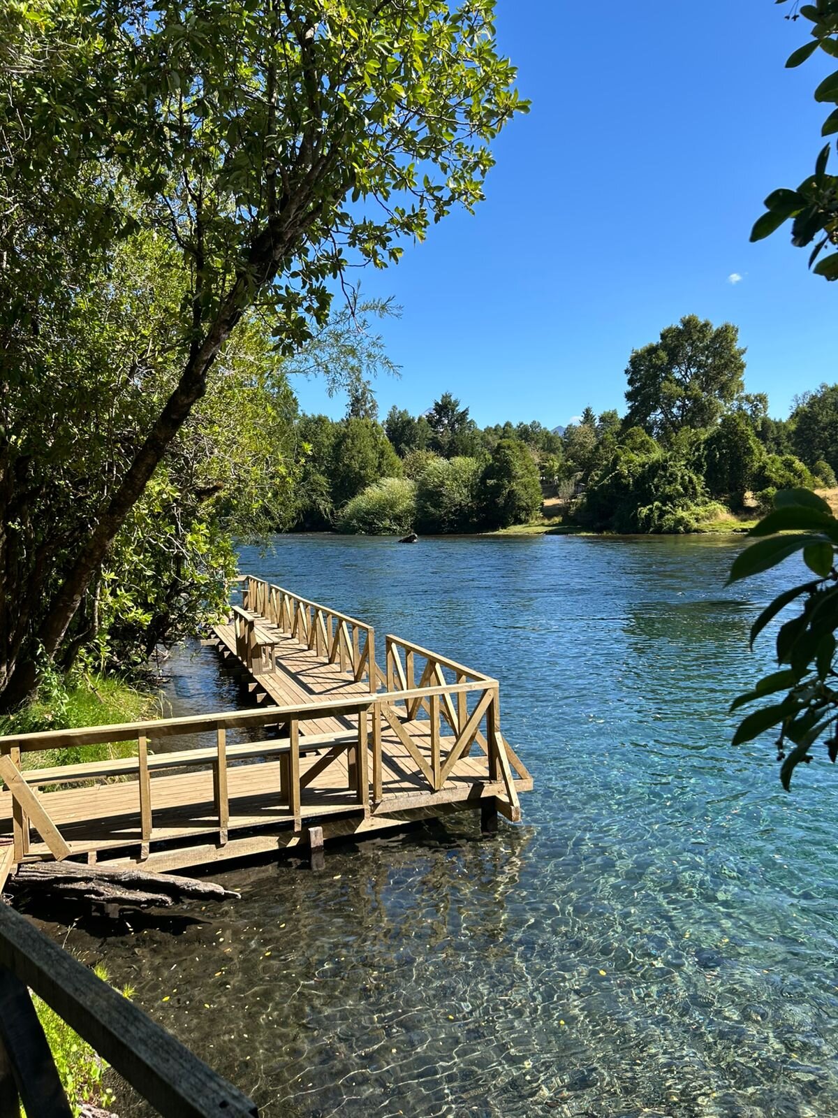 Muelle sobre el río Liucura