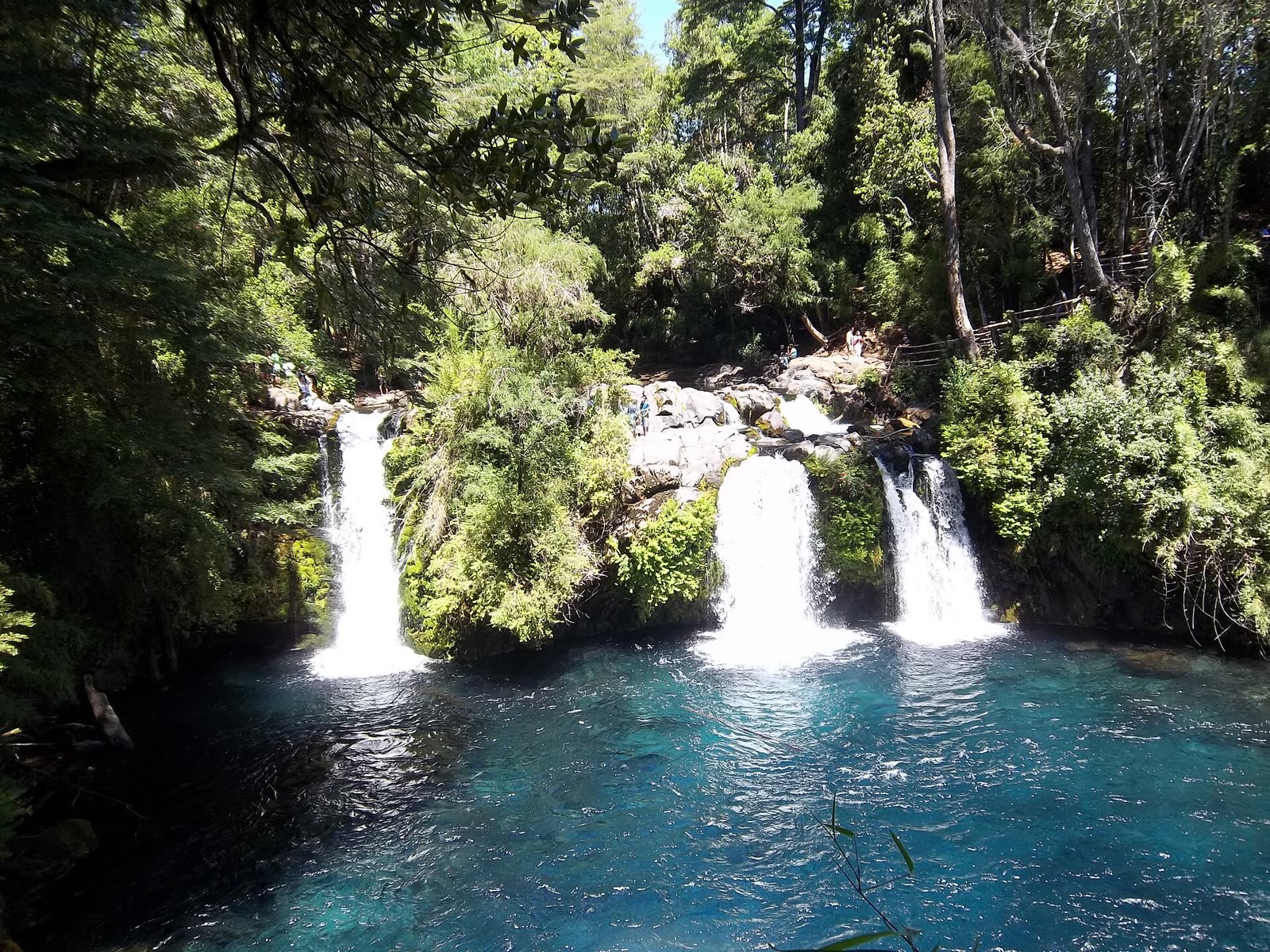 Los Ojos del Caburgua