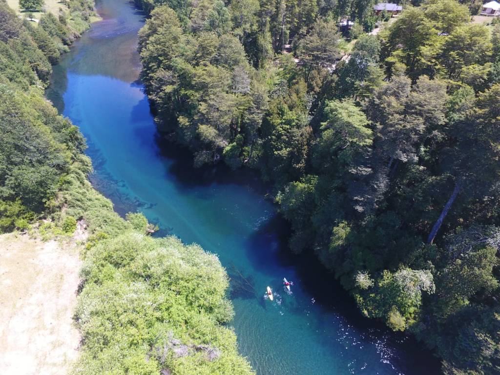 El río Liucura junto al campo