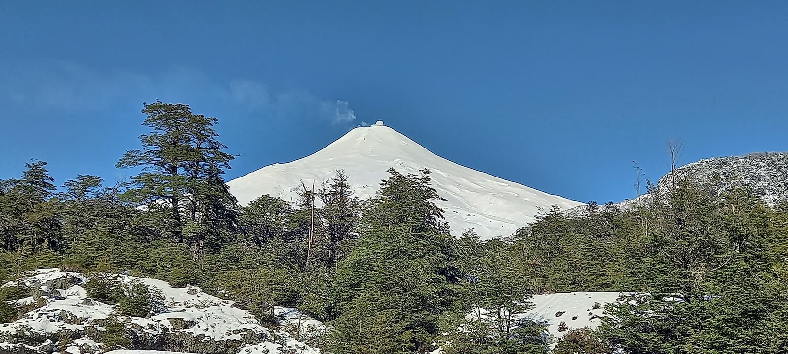 El volcán Villarrica nevado